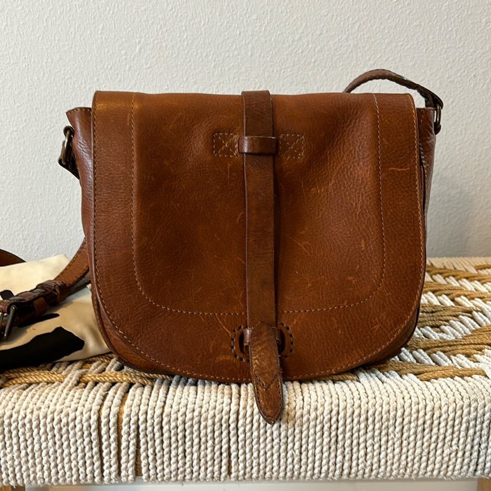 Will Leather Goods Seneca Crossbody Saddle Bag Tan